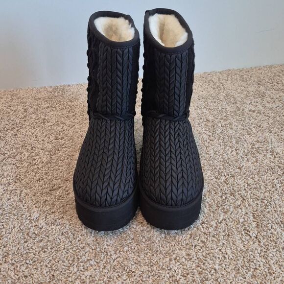 UGG CLASSIC SHORT VILLA KNIT BLACK PLATFORM BOOTS US 9 - Picture 2 of 7